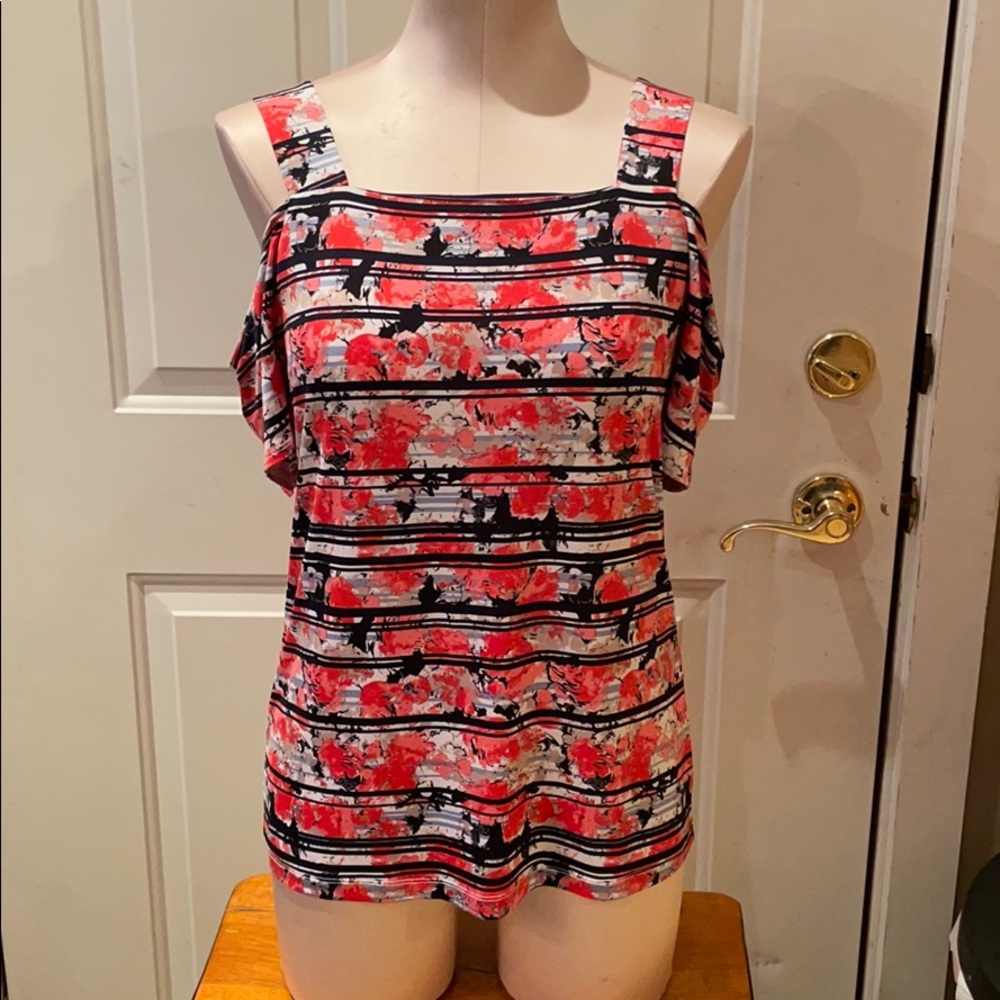 Market & Spruce navy blue and pink floral top
